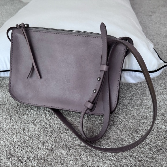 Madewell Simple Convertible Clutch/ Crossbody Bag in Lavender Leather - Picture 4 of 8